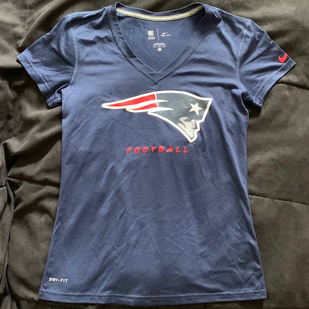 Women’s Nike New England Patriots Team Apparel Top